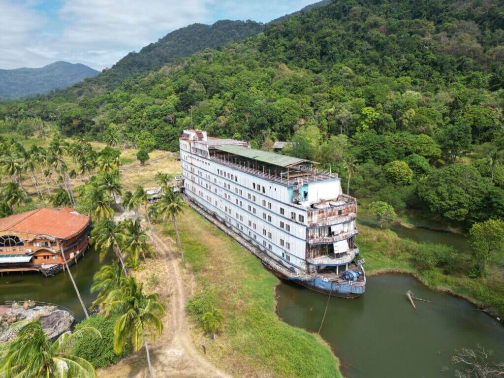 The abandoned ghost ship hotel on Koh Chang Island (Thailand)